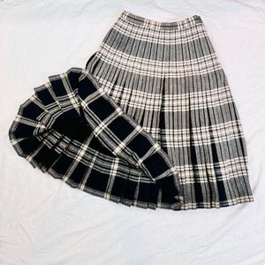 Vintage gorgeous black and white reversible 1950s/60s pleated wool kilt skirt